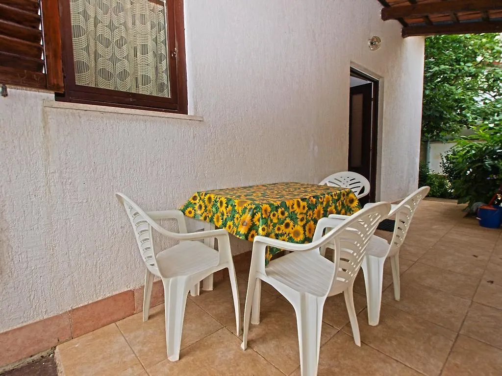 Apartments Jan 325 Banjole Croatia