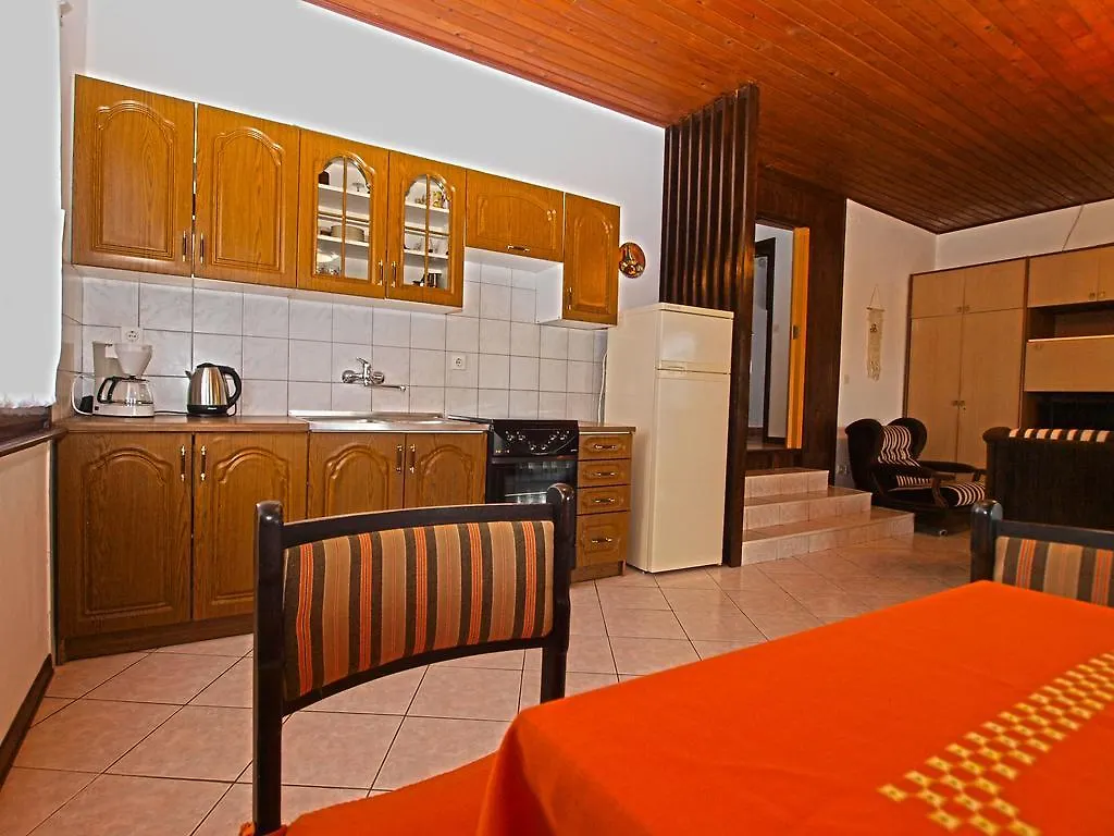 Apartments Jan 325 Banjole Croatia