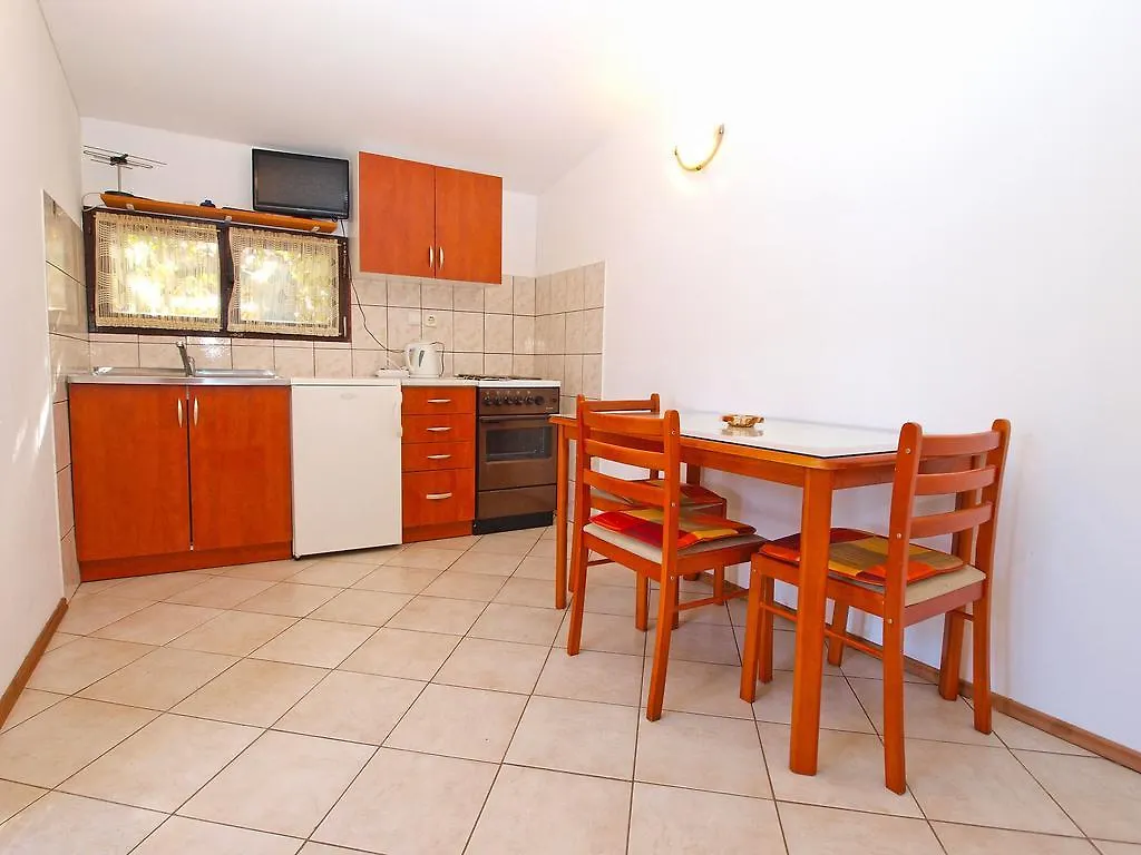 Apartments Jan 325 Banjole 0*,  Croatia