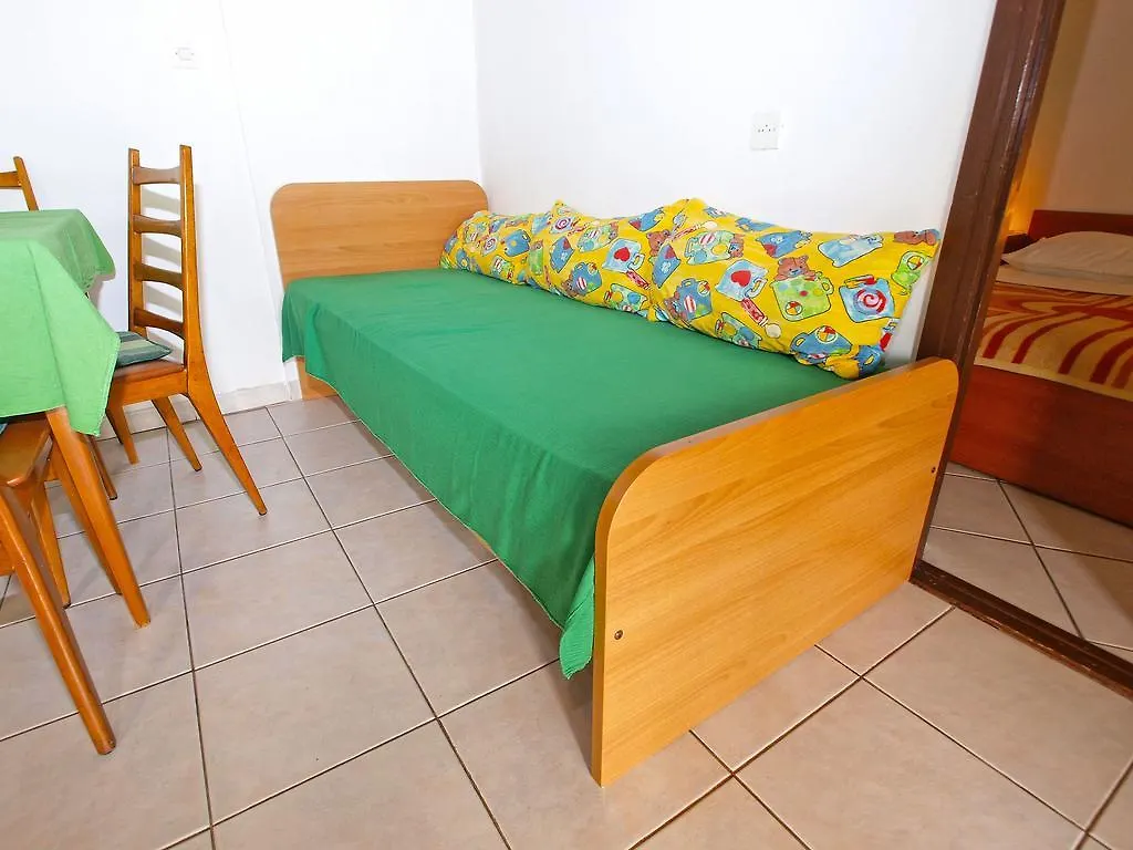 Apartments Jan 325 Banjole Croatia